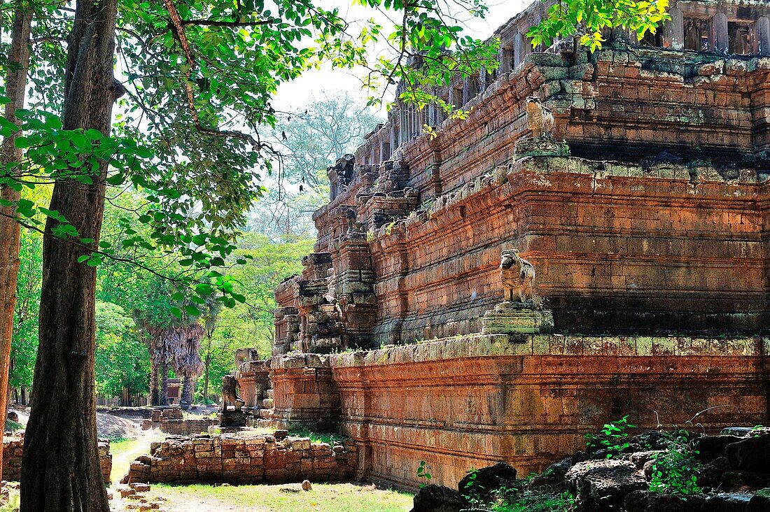 Cambodia, Siem Reap, ruins of the Bayon and Angkor Thom temple