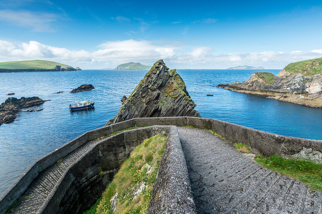 Dunquin pier, Dingle peninsula, County Kerry, Munster province, Ireland, Europe