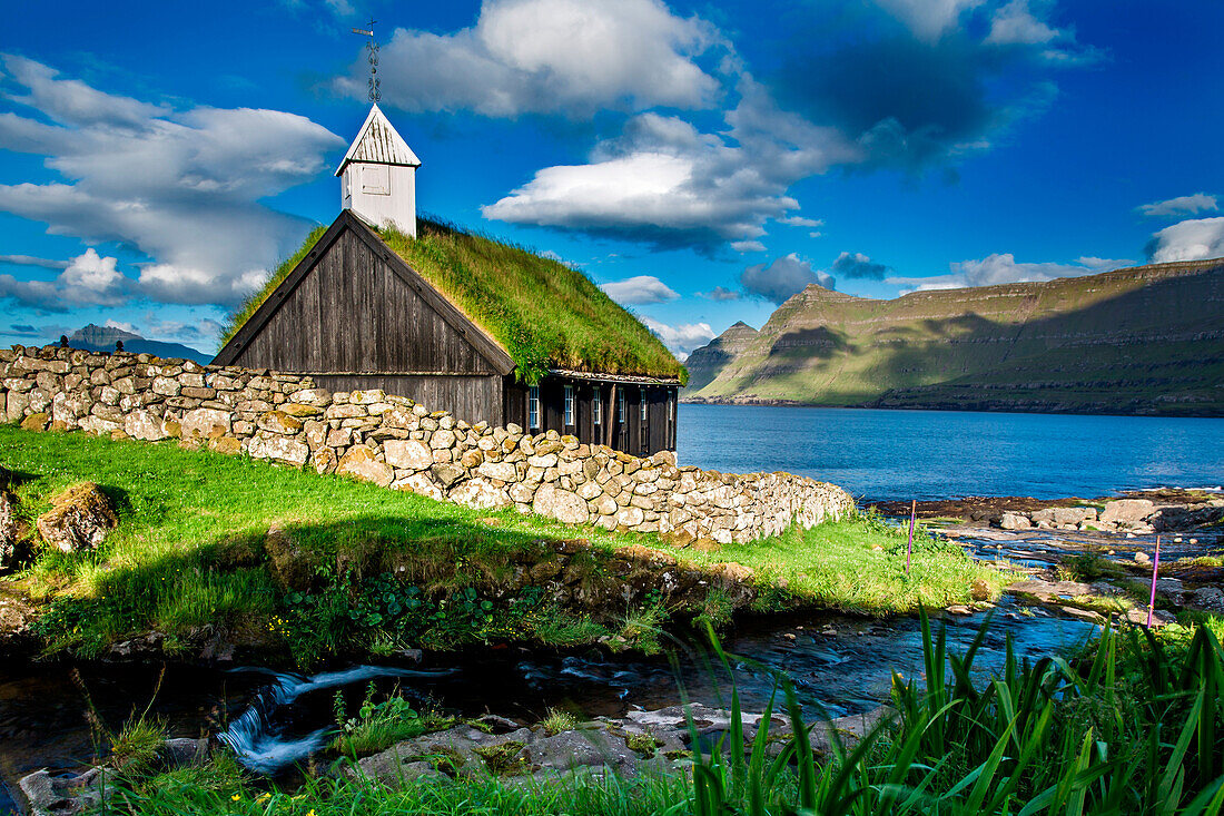 Kirche in Funningur, Eysturoy, Färöer, Dänemark