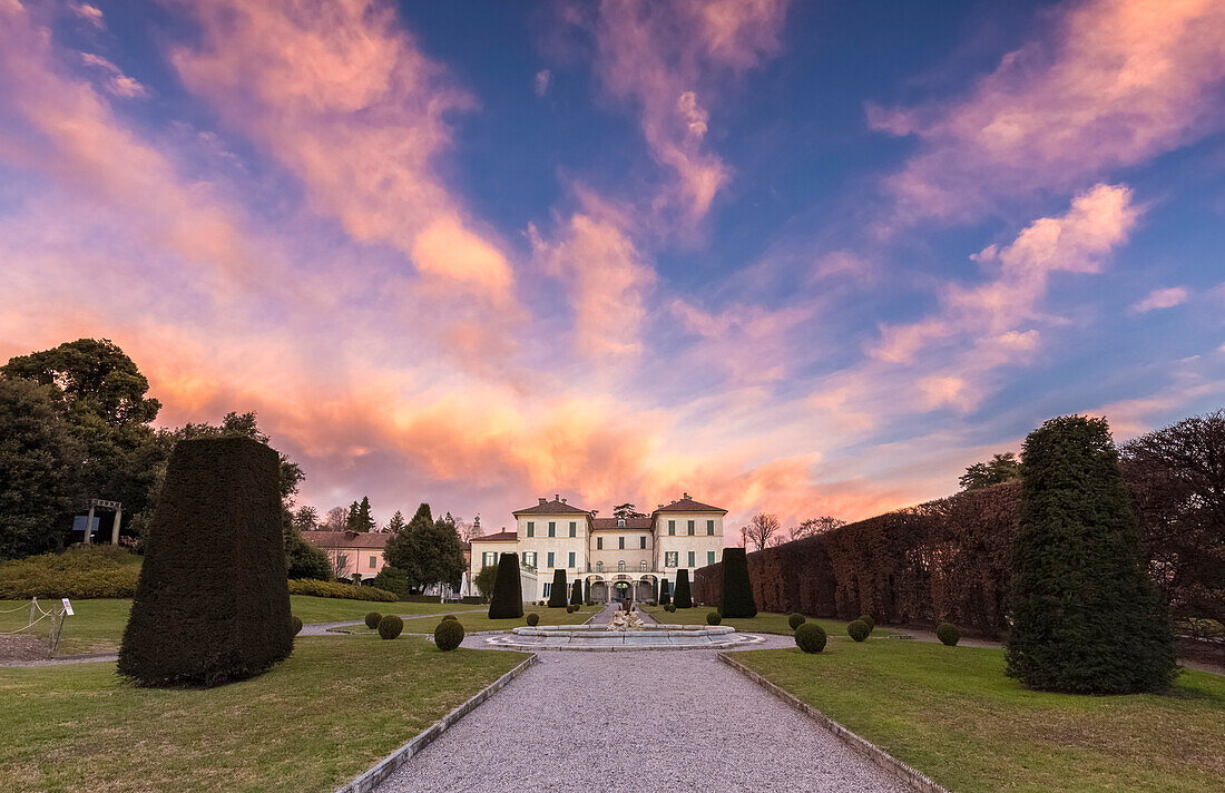 Winter Sonnenuntergang aus den Gärten der Villa Panza, Varese, Lombardei, Italien