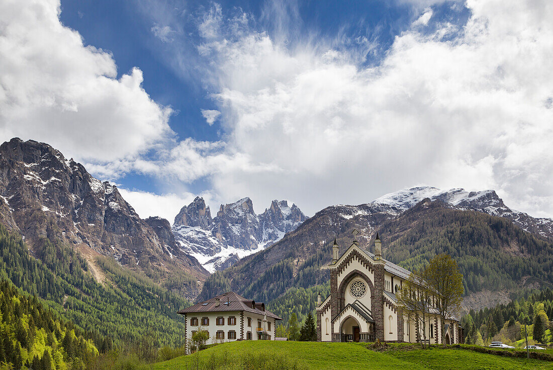 Europe, Italy, Veneto, Falcade, The parish church and the peaks of the Focobon, Biois valley, Dolomites