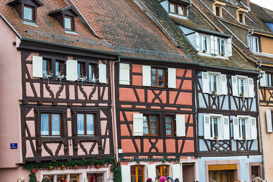 Typische Architektur in der alten mittelalterlichen Stadt Petite Venise Colmar Departement Haut-Rhin Elsass Frankreich Europa