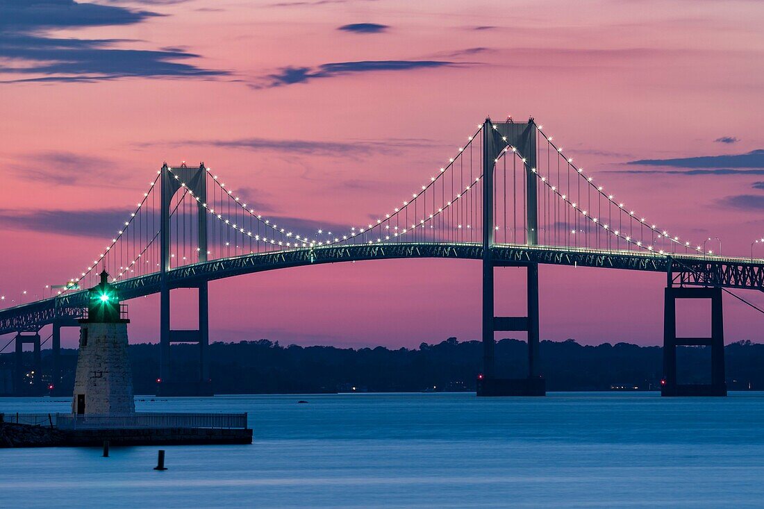 Goat Island Lighthouse and Claiborne Pell Bridge, Newport, Rhode Island.