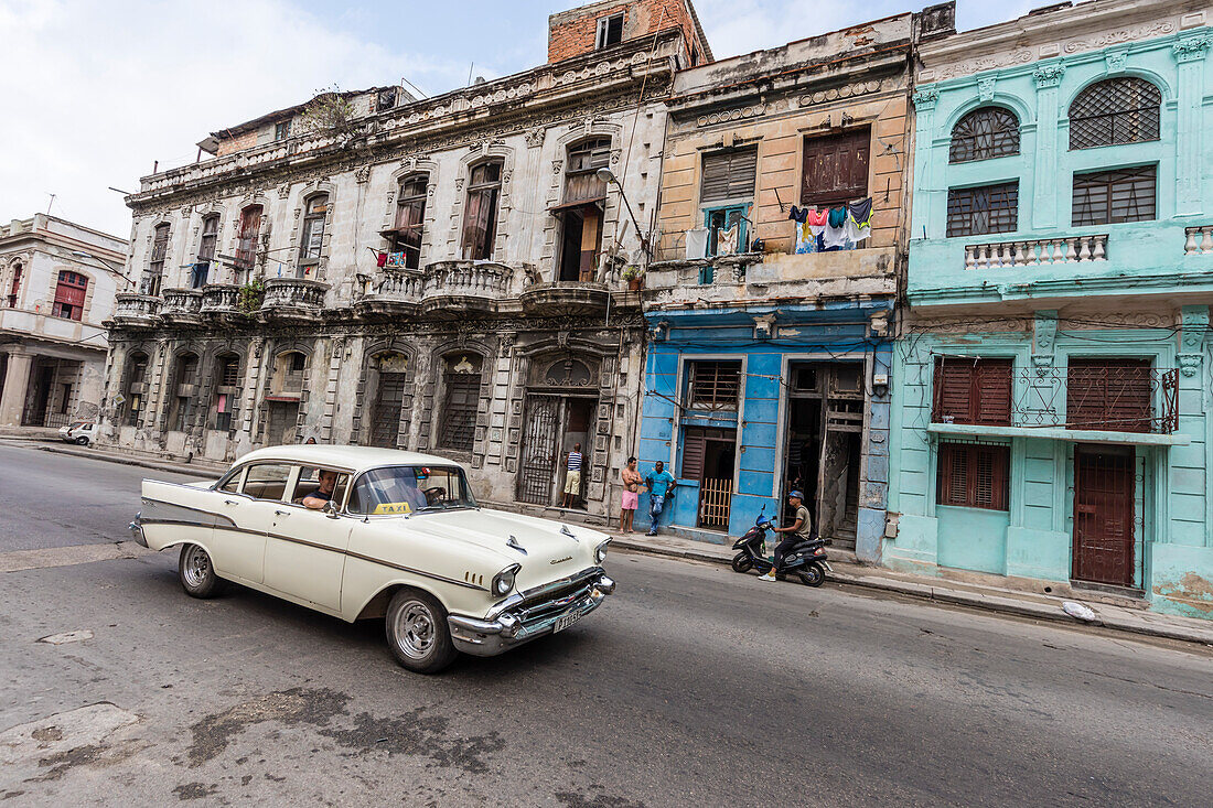 Classic American car being used as a taxi, locally known as almendrones, Havana, Cuba, West Indies, Central America