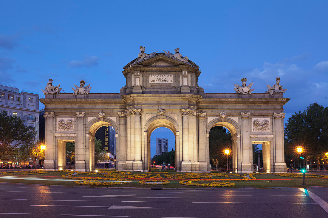 Tor Puerta de Alcala, Plaza de Indepencia, Madrid, Spanien, Europa