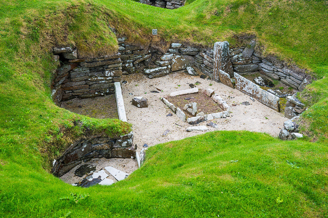 Die aus Stein errichtete jungsteinzeitliche Siedlung Skara Brae, UNESCO Weltkulturerbe, Orkney Inseln, Schottland, Vereinigtes Königreich, Europa