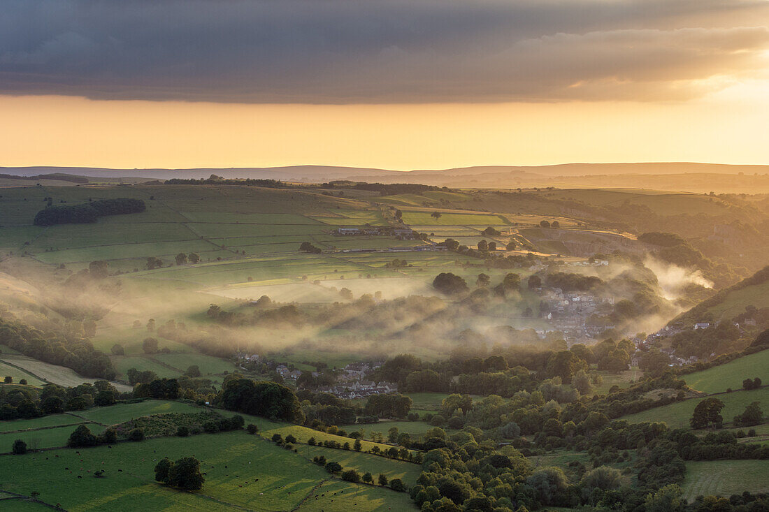 View from Curbar Edge looking towards Calver, Dark Peak, Peak District National Park, Derbyshire, England, United Kingdom, Europe