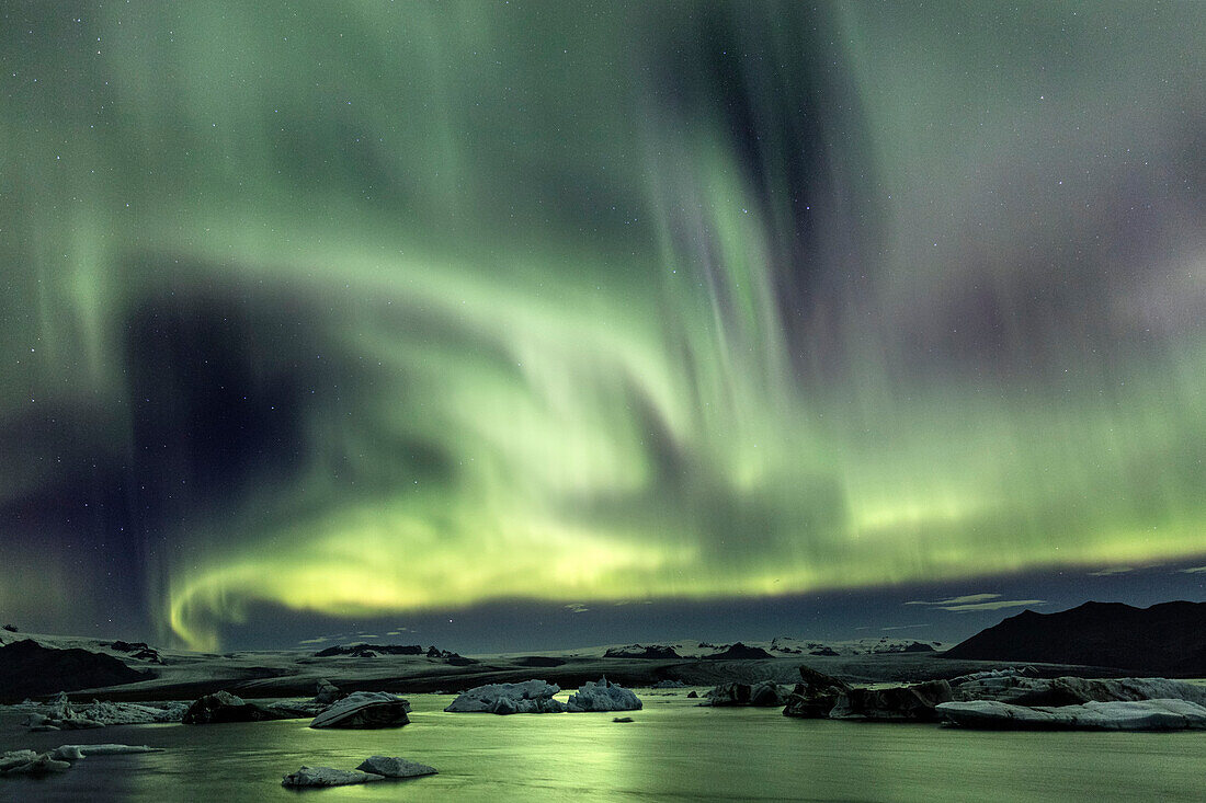 Aurora Borealis ,Nordlichter, über Jokulsarlon Gletscherlagune, Südisland, Polarregionen