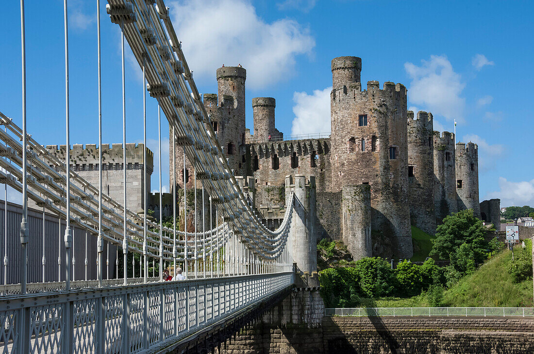 Suspension Bridge, built by Thomas Telford and opened in 1826, and Conwy Castle, UNESCO World Heritage Site, Conwy ,Conway, Conway County Borough, North Wales, United Kingdom, Europe