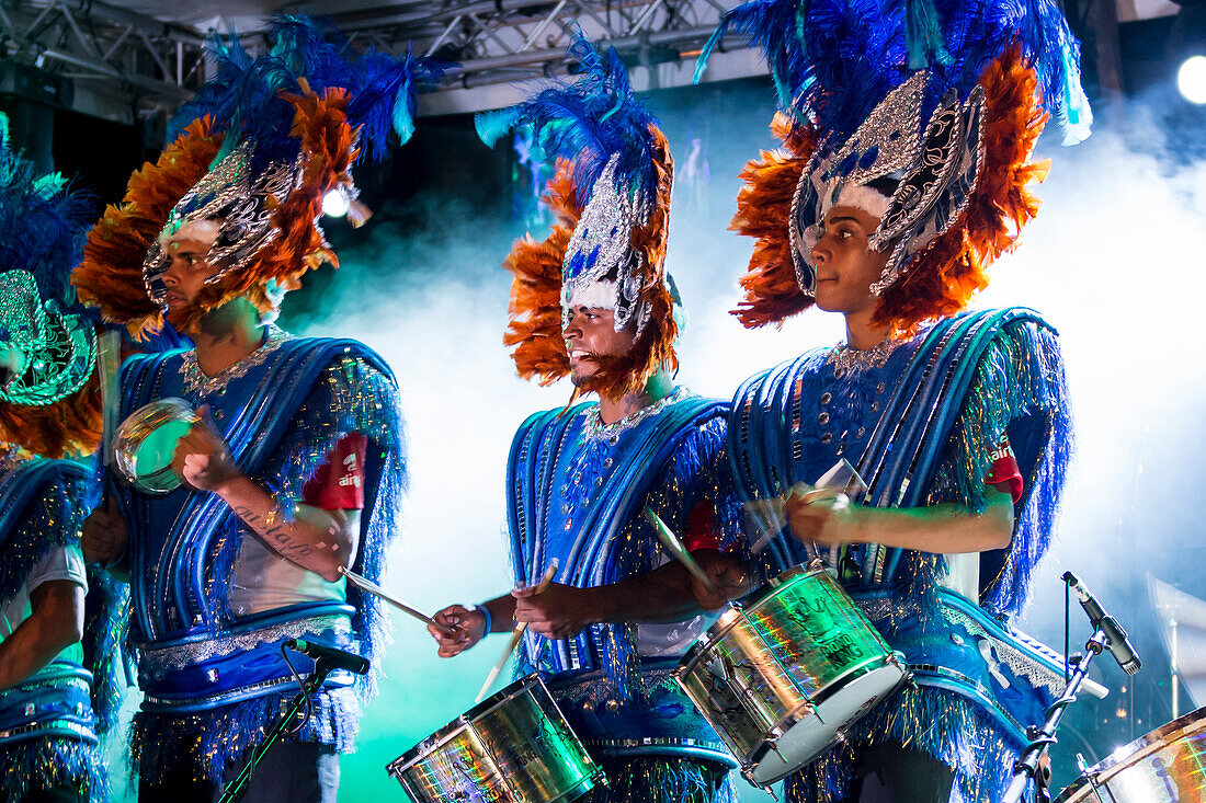 Brasilianische Samba Band auf dem Internationalen Karneval der Seychellen, in Victoria, Mahe, Republik Seychellen, Indischer Ozean, Afrika