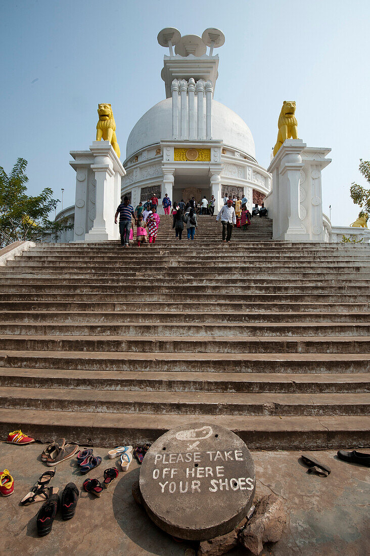 Buddhist Peace Pagoda, built in the 1970s by the Japanese Sangha and Kalinga Nippon Buddha Sangha, Dhauli, Odisha, India, Asia