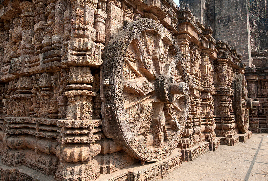 Huge stone chariot wheel on Konark Sun Temple ,Black Pagoda, 13th century Hindu temple built as a massive chariot for the sun god Surya, UNESCO World Heritage Site, Konarak, Odisha, India, Asia