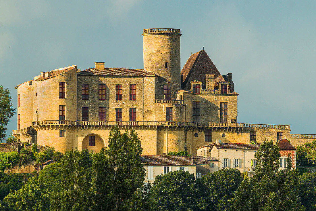 Château de Duras Schloss, ursprünglich eine Festung aus dem 12. Jahrhundert, aber im 18. Jahrhundert war ein Rückzugsort, Duras, Lot-et-Garonne, Aquitanien, Frankreich, Europa