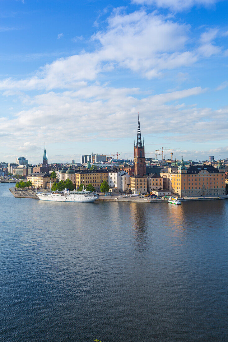 Riddarholmen Kirche und Skyline der Stadt von Södermalm, Stockholm, Schweden, Skandinavien, Europa