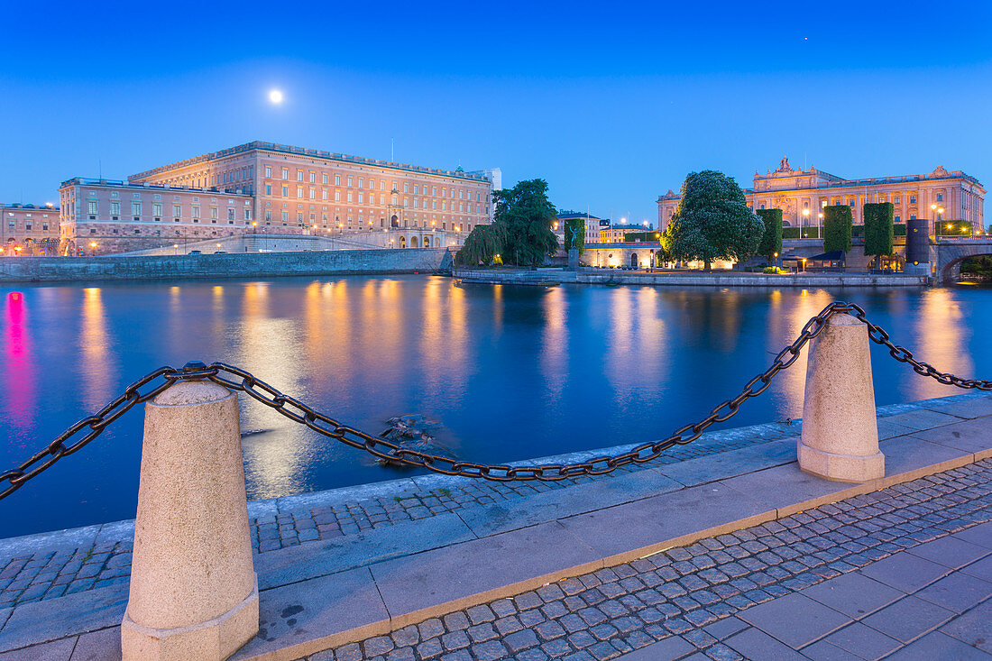 Der königliche Palast in der Abenddämmerung, Gamla Stan, Stockholm, Schweden, Skandinavien, Europa