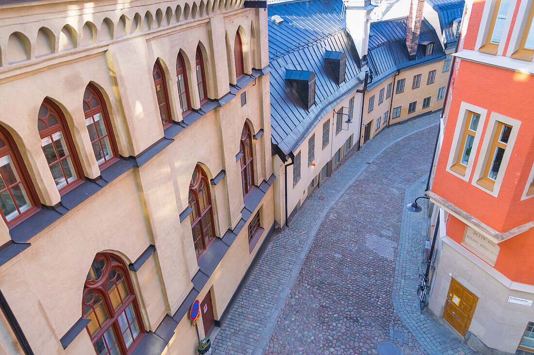 Pflasterstraße in Sodermalm und bunte Architektur, Stockholm, Schweden, Skandinavien, Europa