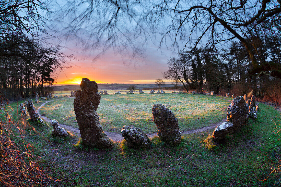 Der King's Men Stein Kreis bei Sonnenaufgang, die Rollright Stones, Chipping Norton, Cotswolds, Oxfordshire, England, Vereinigtes Königreich, Europa