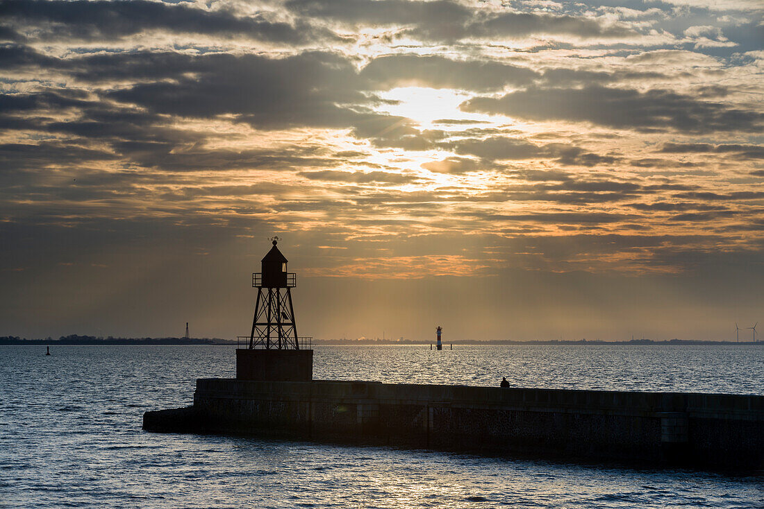 Sonnenaufgang an der Nordmole, Nationalpark Wattenmeer, Jadebusen, Nordsee, Wilhelmshaven, Niedersachsen, Deutschland