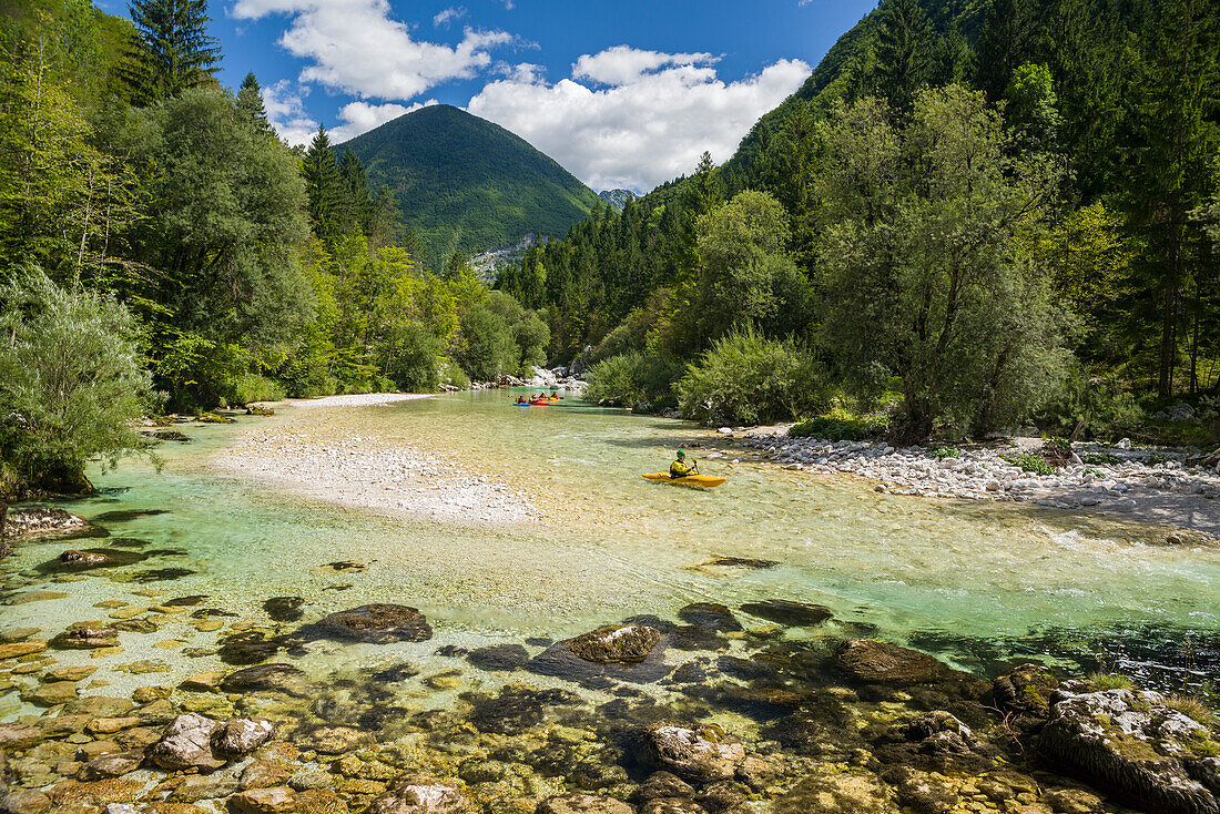Fluss Soca mit Kanufahrern, Gorenjska, Oberkrain, Nationalpark Triglav, Julische Alpen, Slowenien