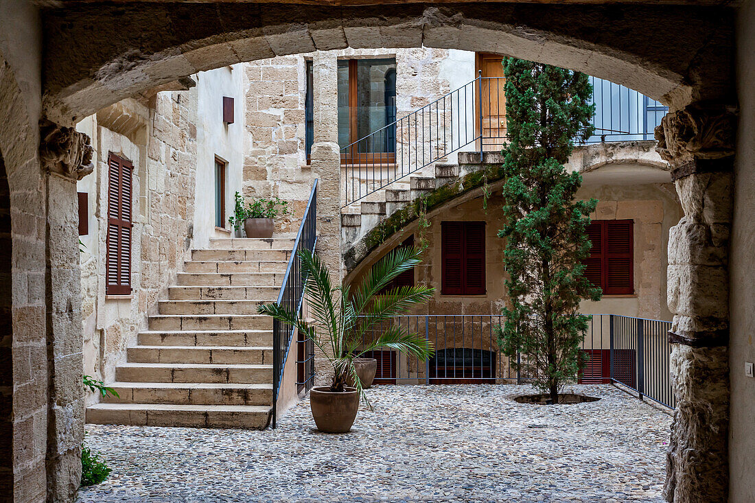 'Patio in der Altstadt von Palma, Palma de Mallorca; Balearische Inseln; Spanien; Europa '