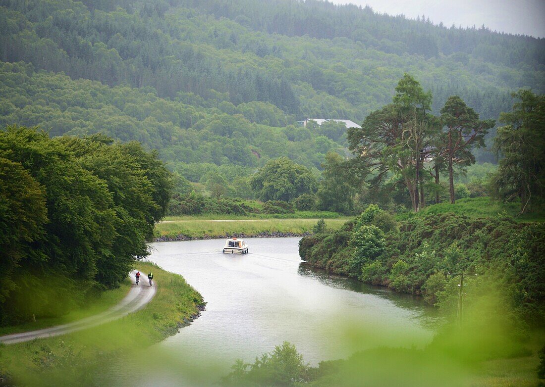 Hausboot auf dem Caledonien Canal am Loch Linnhe bei Benavie bei Fort William, Schottland