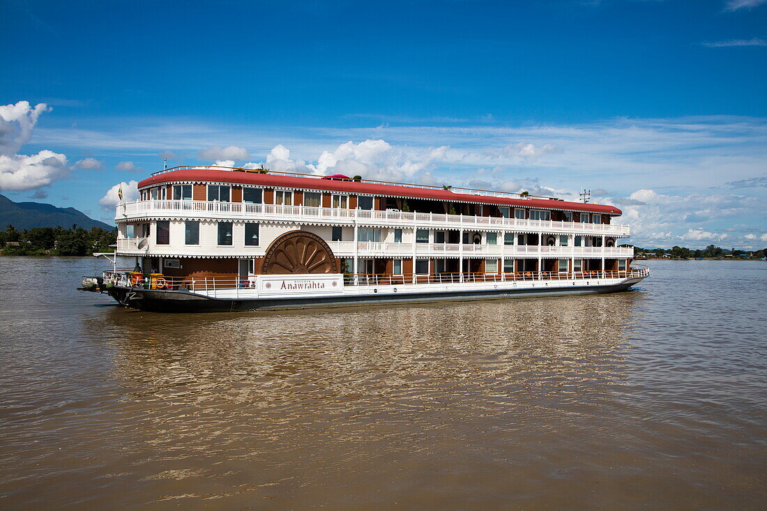 Ayeyarwady (Irrawaddy) river cruise ship Anawrahta (Heritage Line), Katha, Sagaing, Myanmar