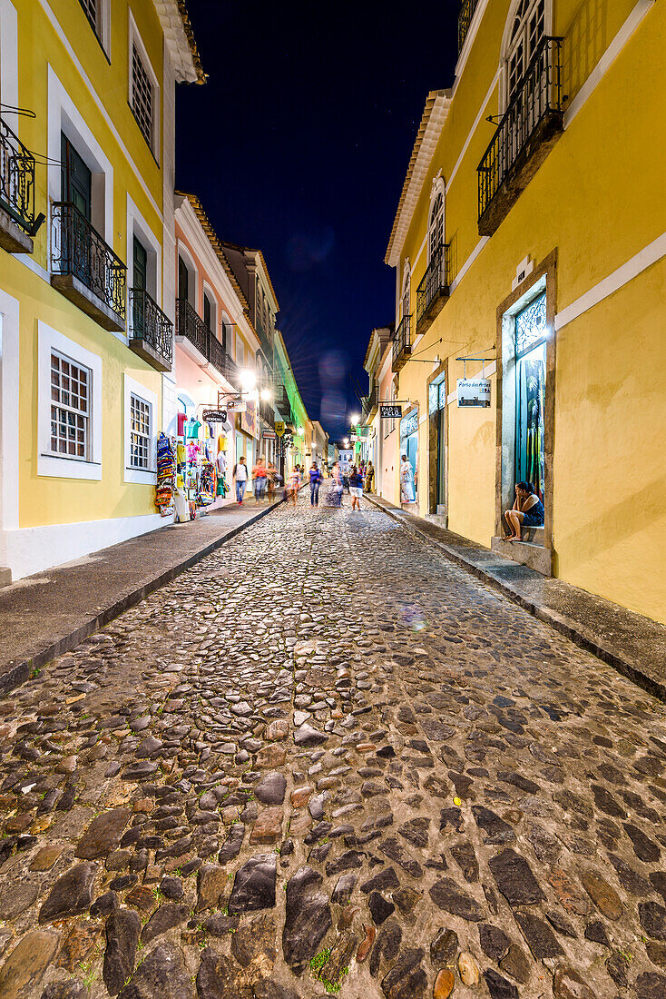 Alte Straße in Pelourinho in der Nacht, Salvador, Bahia, Brasilien