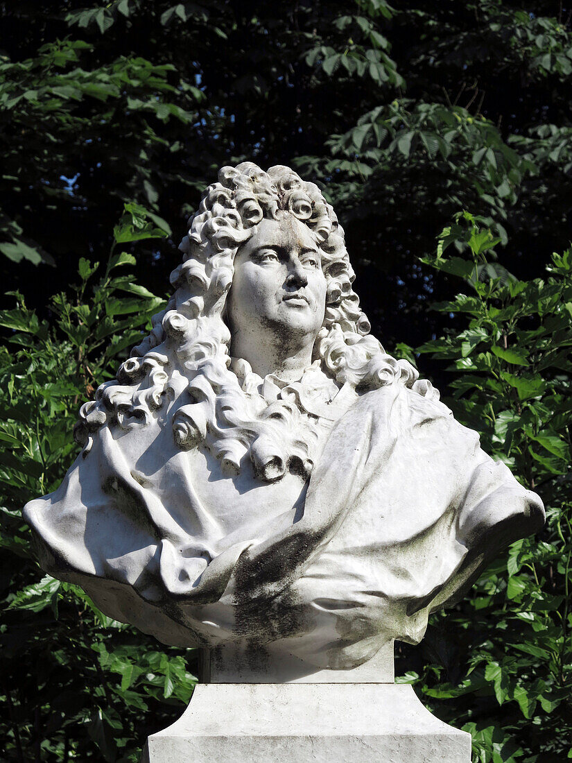 France, Paris. 1st arrondissement. Jardin des Tuileries. Sculpture of Charles Perrault.