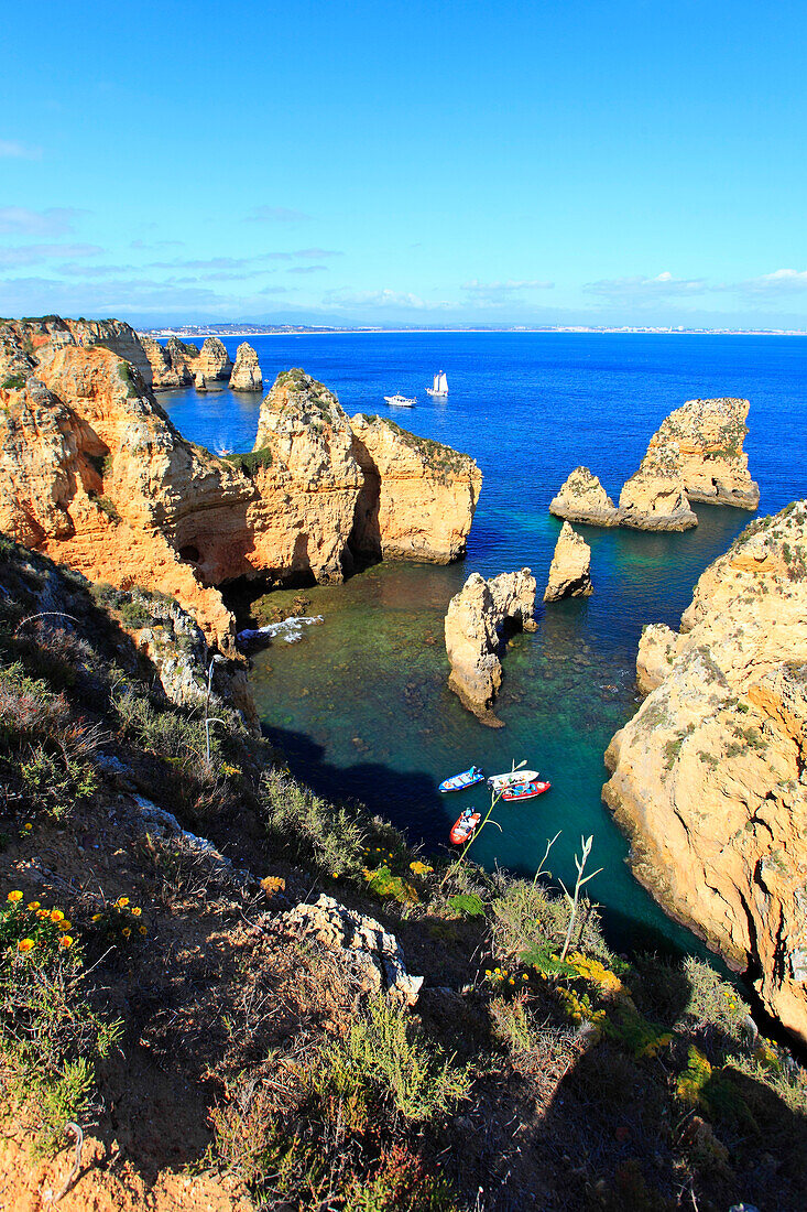 Portugal, Algarve, Lagos. Sculpted cliffs of Ponta da Piedade.