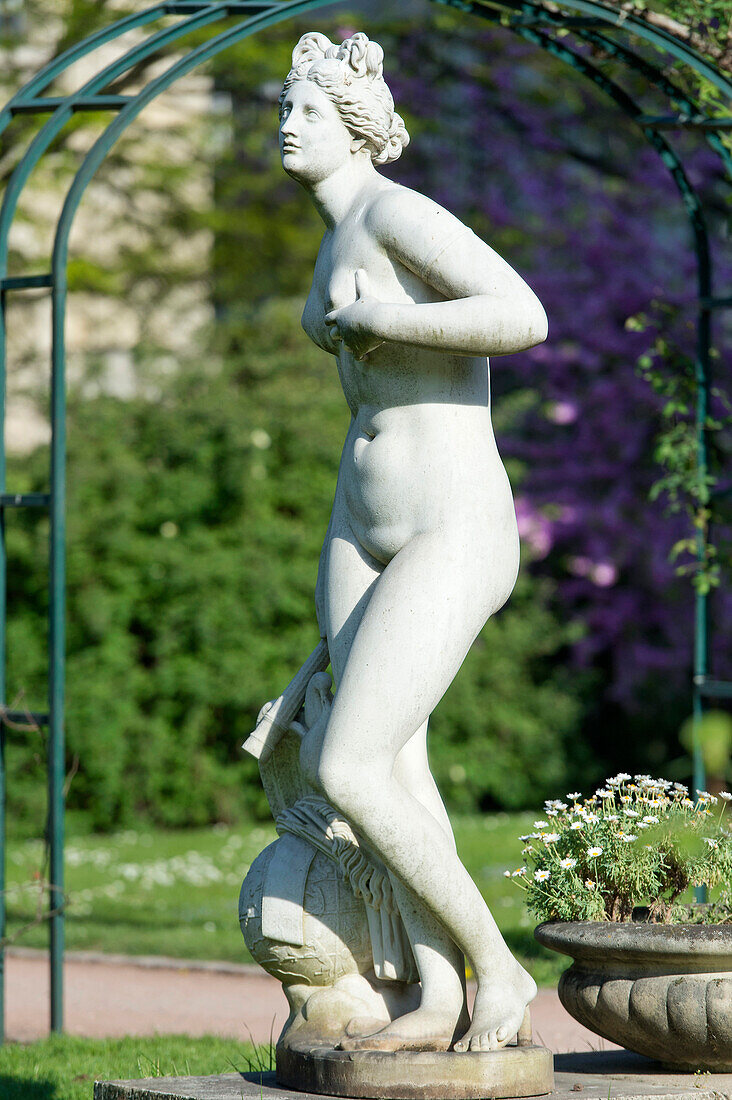 'France, Paris, 5th district. Jardin des plantes. The statue ''Venus Genitrix'' by Louis-Charles Dupaty (1818)'