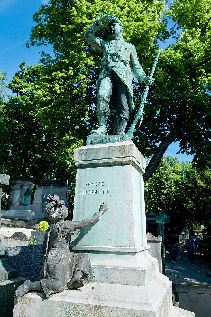 Frankreich, Paris 20. Bezirk. Père Lachaise Friedhof. Das Grab von Sergeant Hoff (1836-1902), Held des preußisch-französischen Krieges von 1870