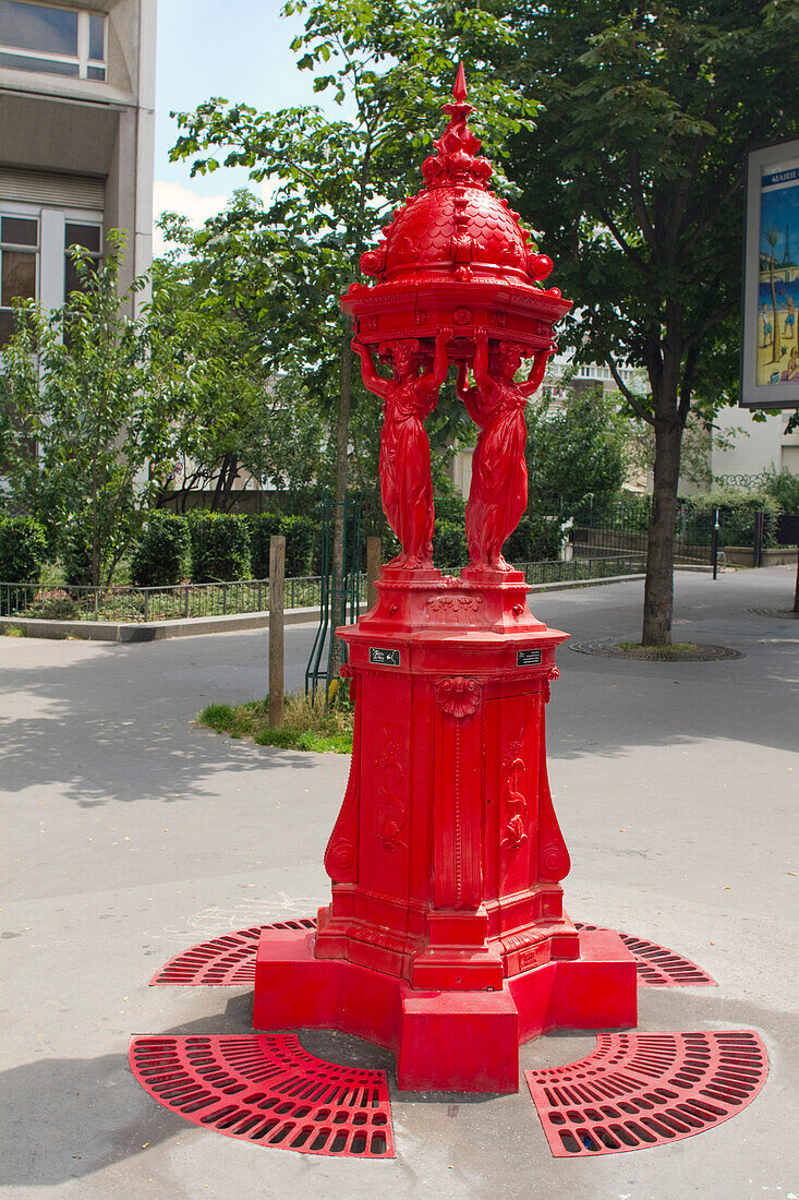 France, Paris, 13th district, Avenue d'Ivry, red Wallace fountain, 2014.