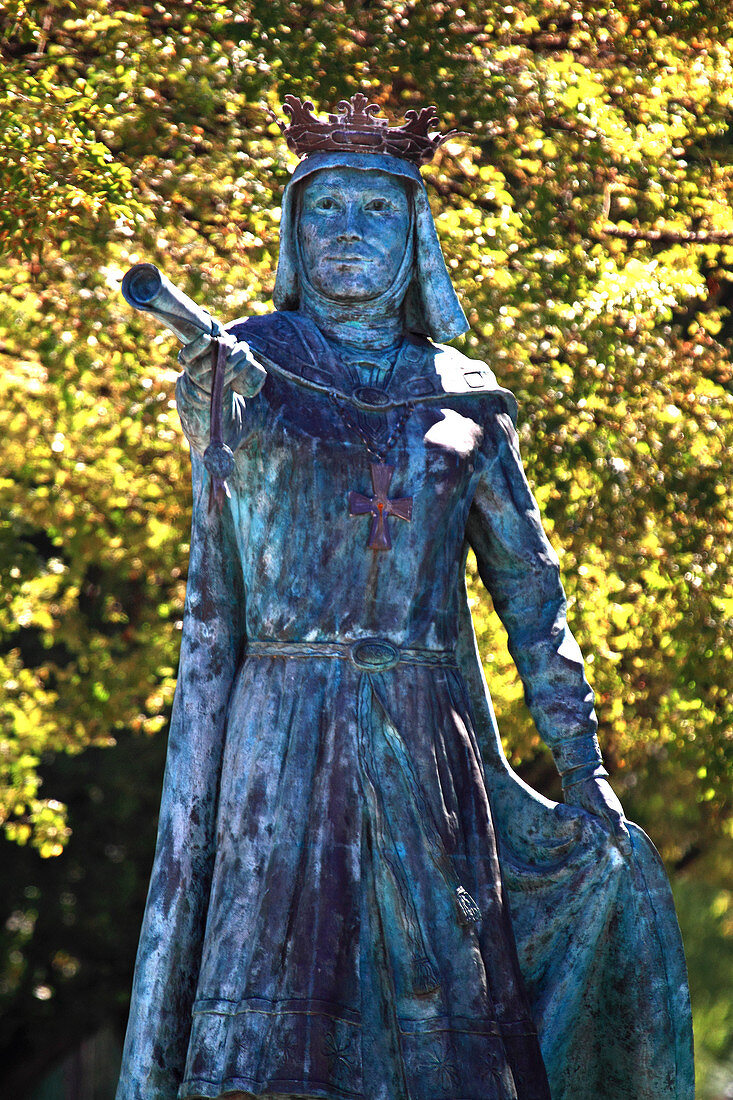 Portugal, Viano do Castelo district, Ponte do Lima. The oldest city of Portugal. Statue of Queen Dona Teresa.