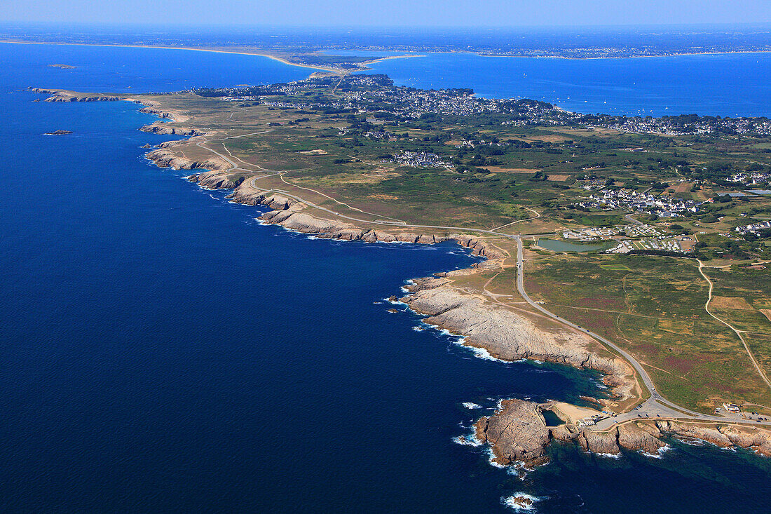 Frankreich, Westfrankreich, Vogelperspektive von Quiberon-Halbinsel. Wilde Küste.