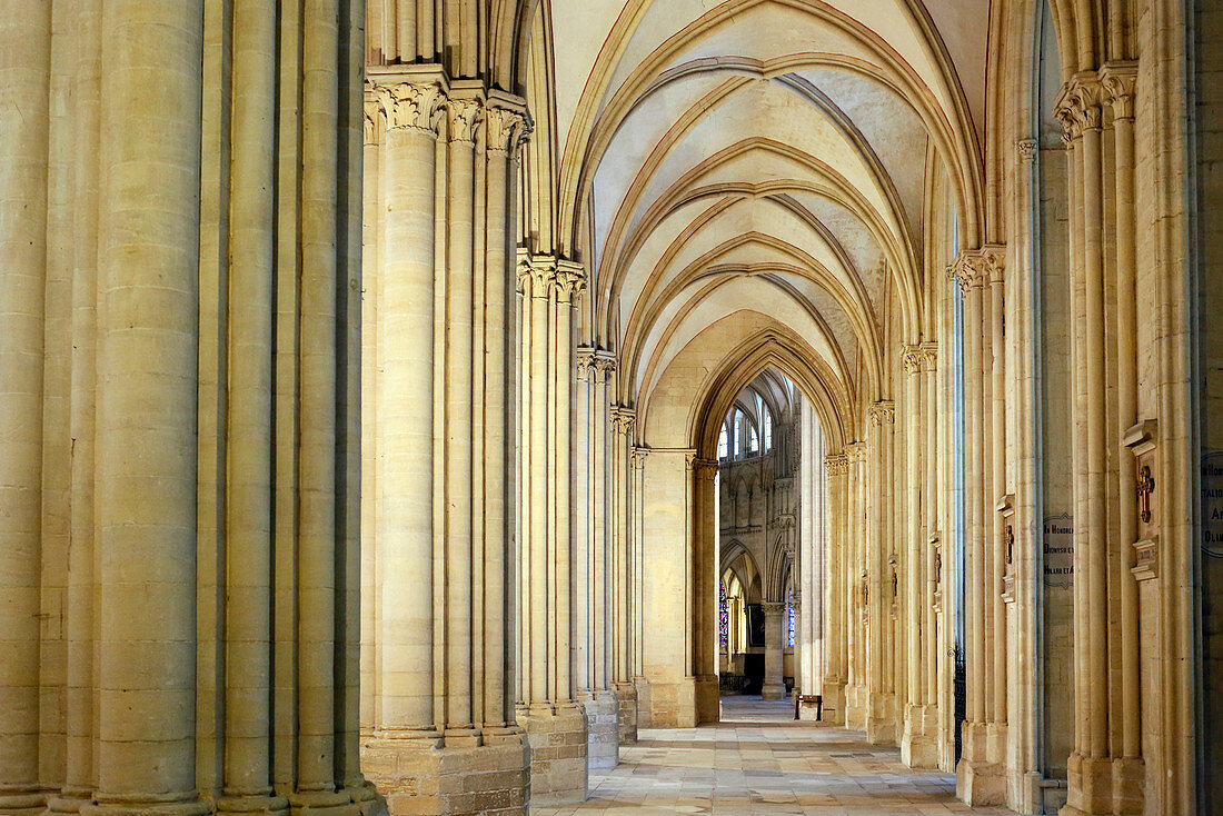 Frankreich, Normandie. Manche. Coutances. Verlassene Kathedrale von Coutances.