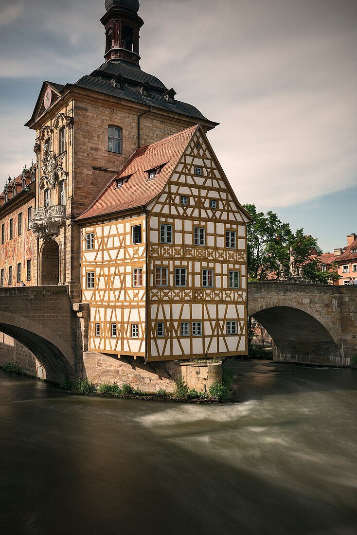 das Bamberger Alte Rathaus inmitten der Regnitz, Bamberg, Region Franken, Bayern, Deutschland, UNESCO Welterbe
