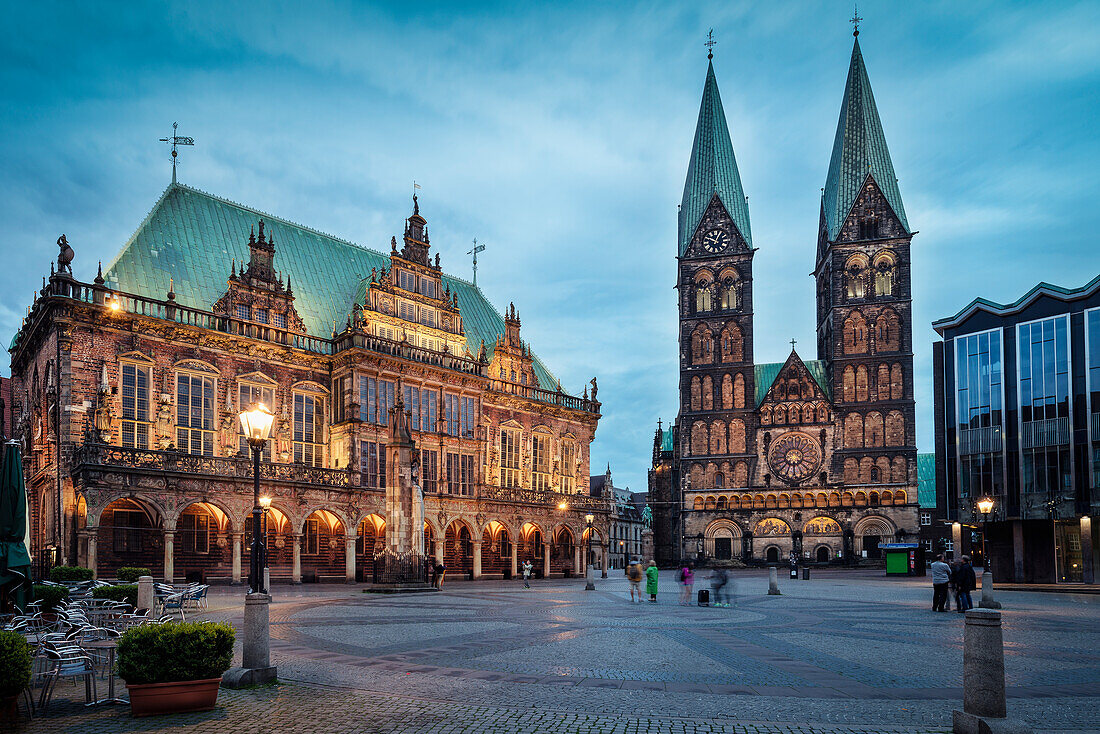 UNESCO Welterbe Bremer Rathaus, Bremer Dom bei Nacht, Hansestadt Bremen, Deutschland