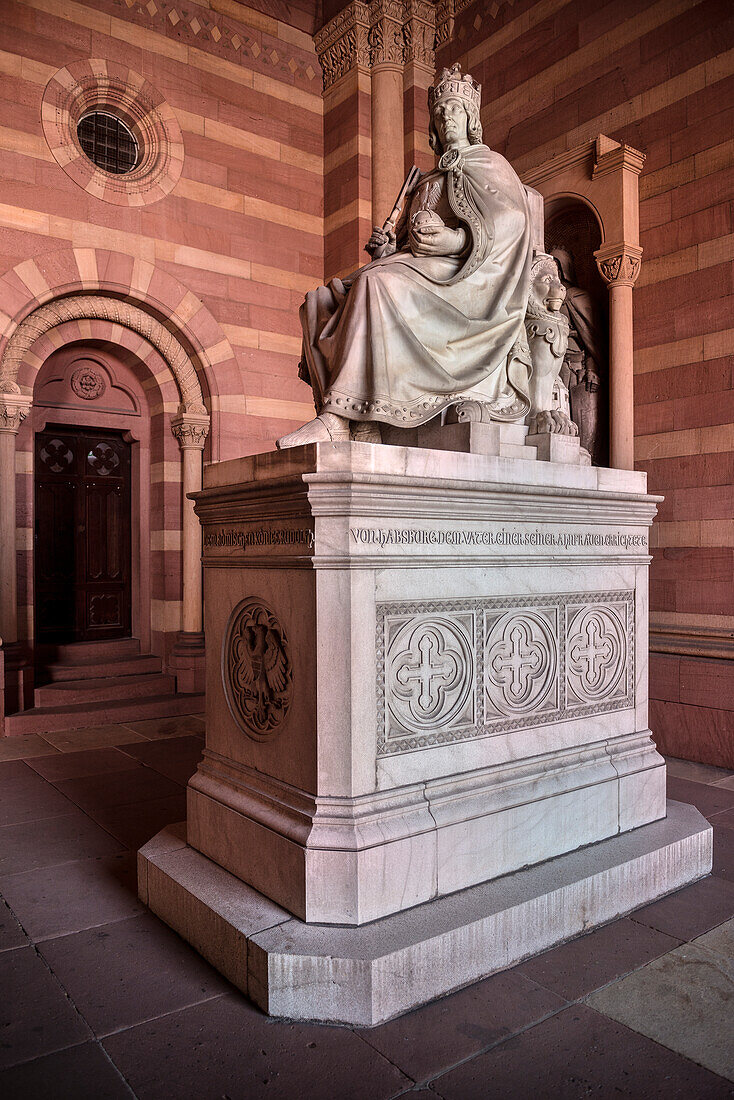 UNESCO Welterbe Dom zu Speyer, Vorhalle mit Statue, Kaiser und Mariendom, Speyer, Rheinland-Pfalz, Deutschland