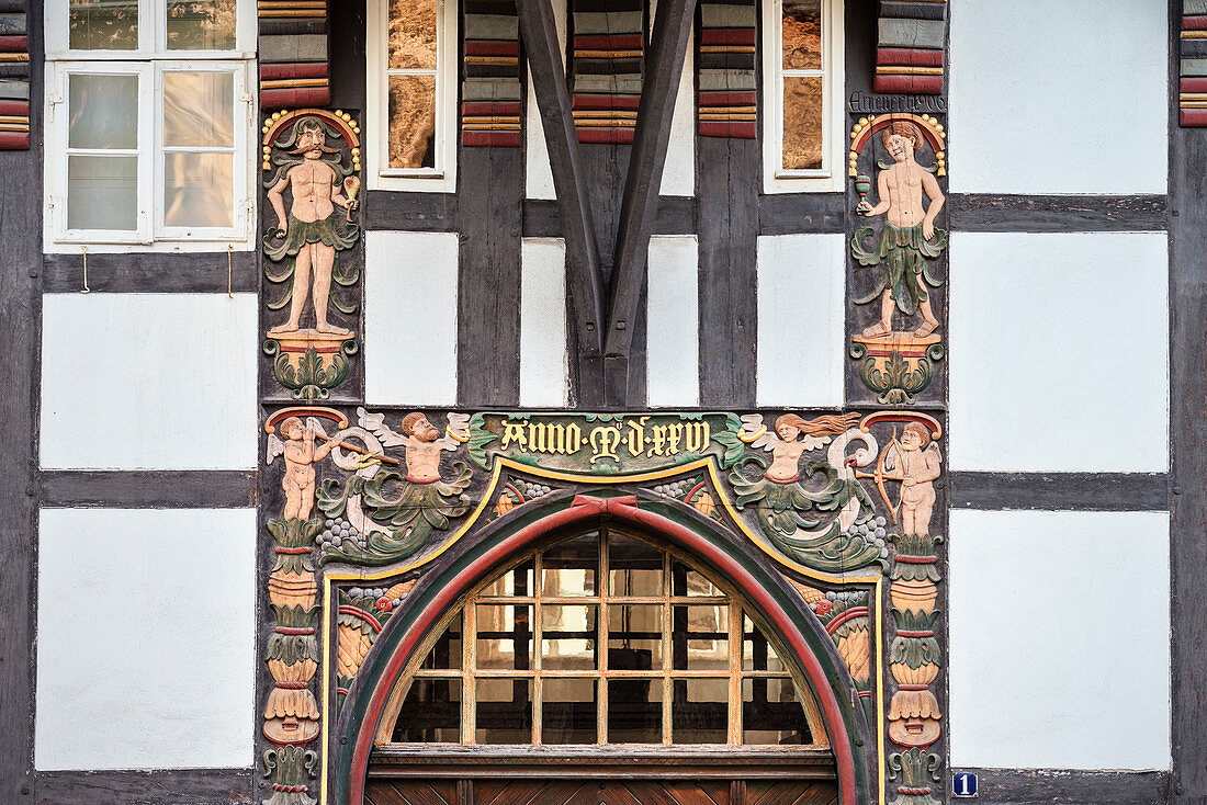 UNESCO Welterbe Historische Altstadt Goslar, reichhaltig und detailliert verzierte Häuser beim Makrtplatz, Harz, Niedersachsen, Deutschland