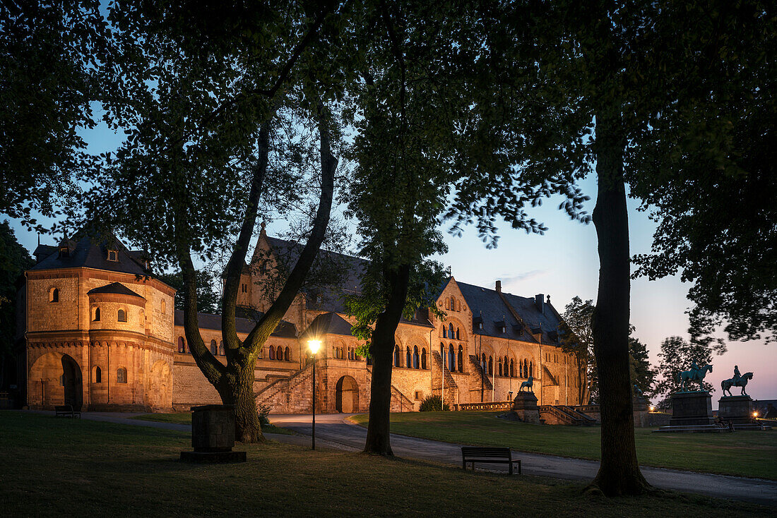 UNESCO Welterbe Historische Altstadt Goslar, Kaiserpfalz bei Nacht, Harz, Niedersachsen, Deutschland