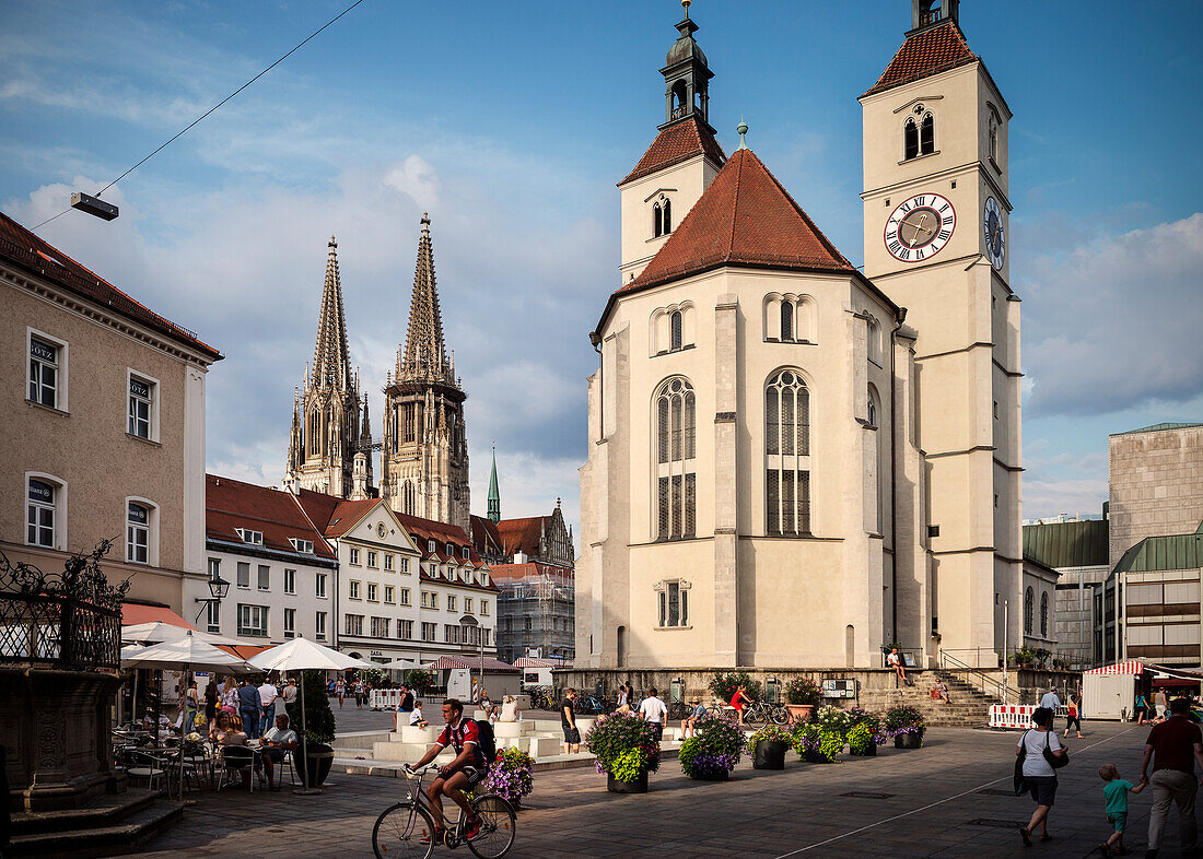 UNESCO Welterbe Regensburger Altstadt, Blick über Neupfarrkirche zum Dom St. Peter, Regensburg, Bayern, Deutschland