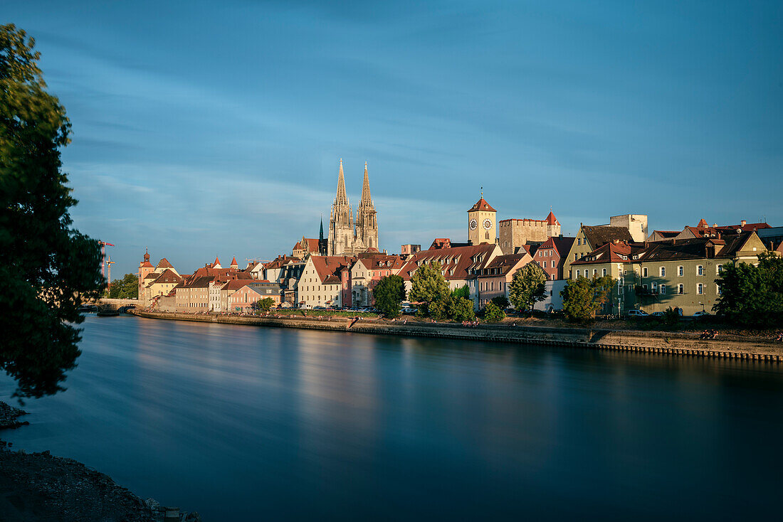 UNESCO World Heritage Old Town of Regensburg, view across the Danube River towards the Regensburg cathedral, Cathedral of St Peter, Bavaria, Germany