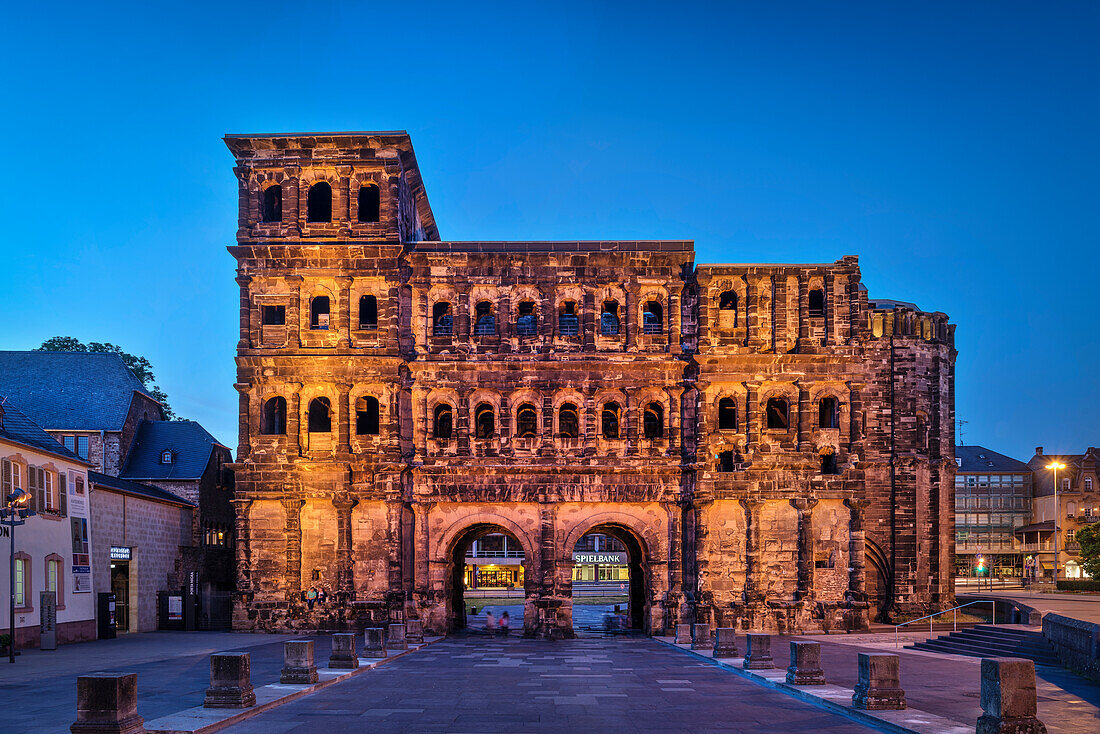 UNESCO Welterbe Trier, Porta Nigra bei Nacht, Trier, Rheinland-Pfalz, Deutschland