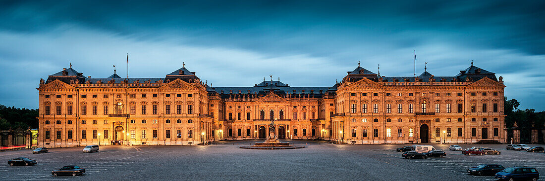 UNESCO Welterbe Würzburger Residenz bei Nacht, Schloss, Würzburg, Franken, Bayern, Deutschland