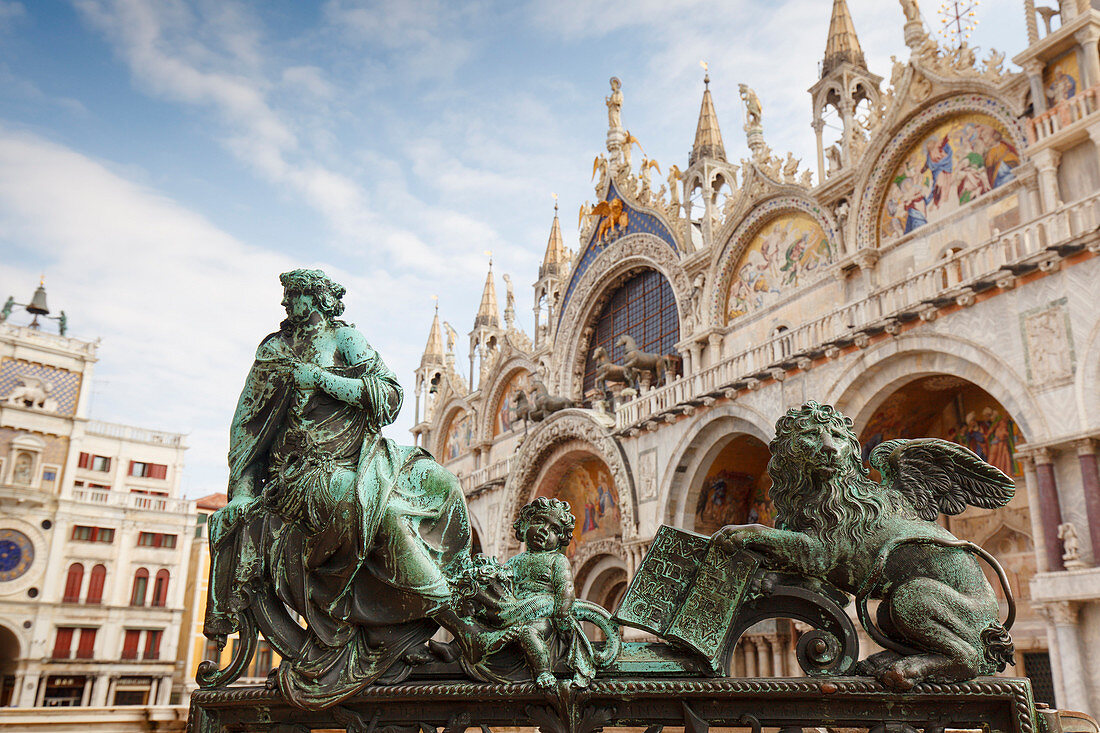 Lion of St. Mark, sculpture on bronze gate of the bell tower, Basilica di San Marco, St- Mark´s Basilica, Venezia, Venice, UNESCO World Heritage Site, Veneto, Italy, Europe
