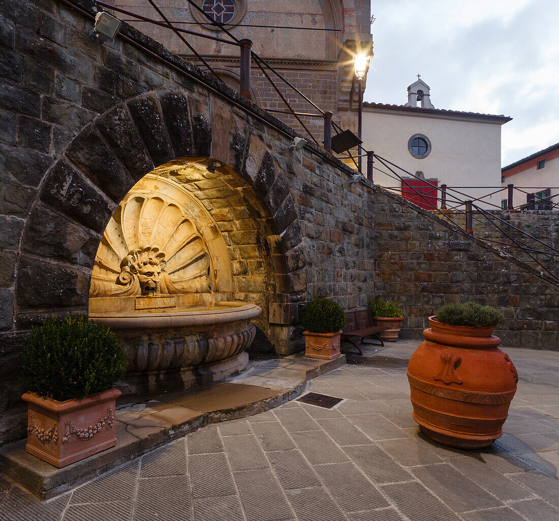 fountain in front of Palazzo del Podestà, townhall, Piazza, square, Radda in Chianti, Chianti, Tuscany, Italy, Europe