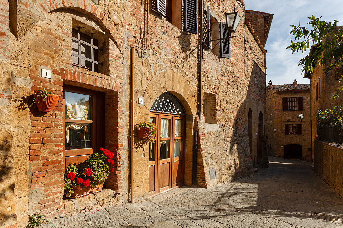 Gasse, Monticchiello, Dorf bei Montepulciano, Toskana, Italien, Europa