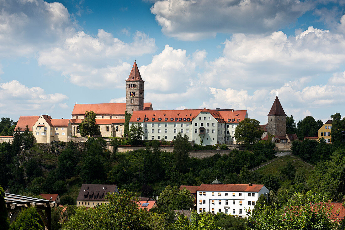 Blick zur Klosterburg Kastl in Kastl, Niederbayern