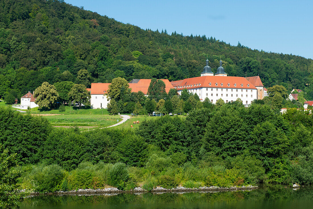 Blick auf die Benediktinerabtei Plankstetten im Sulztal zwischen Beilngries und Berching, Niederbayern