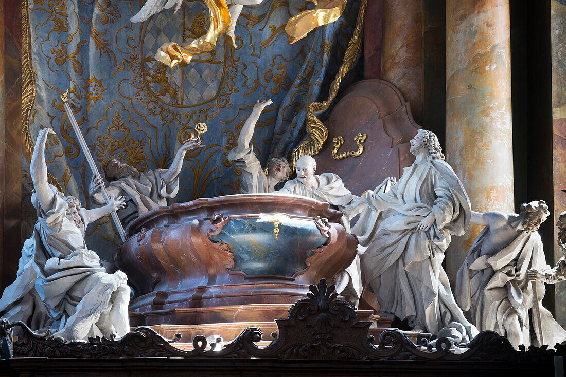 Detail des Hauptaltars der Klosterkirche in der Benedektinerabtei Rohr in Rohr, Niederbayern